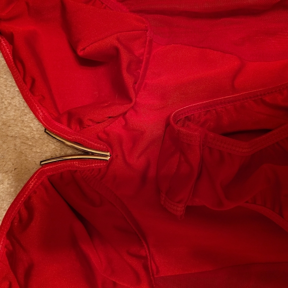 Beautiful red - Picture 2 of 5